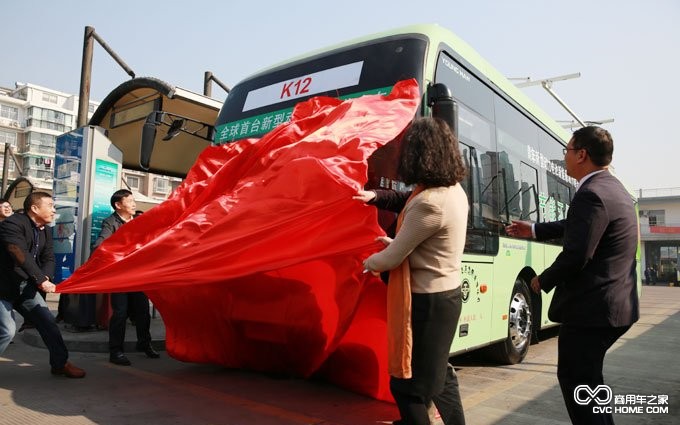 新型動(dòng)力電池青年純電動(dòng)公交試運(yùn)行獲贊 商用車網(wǎng)報(bào)道