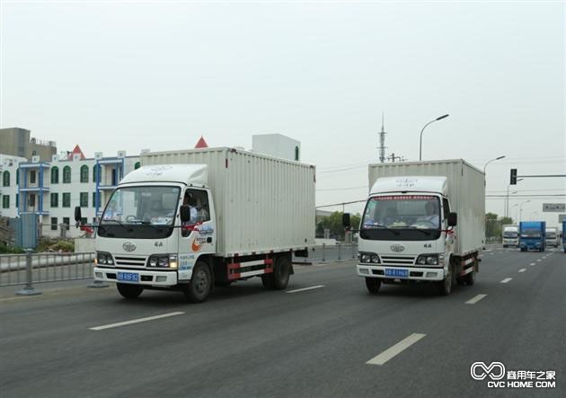 2014一汽通用汽車解放輕卡節(jié)油中國行寧波站參賽車輛路上飛馳