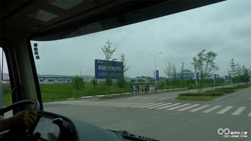 駕駛四川現(xiàn)代 創(chuàng)虎 商用車網(wǎng)報(bào)道