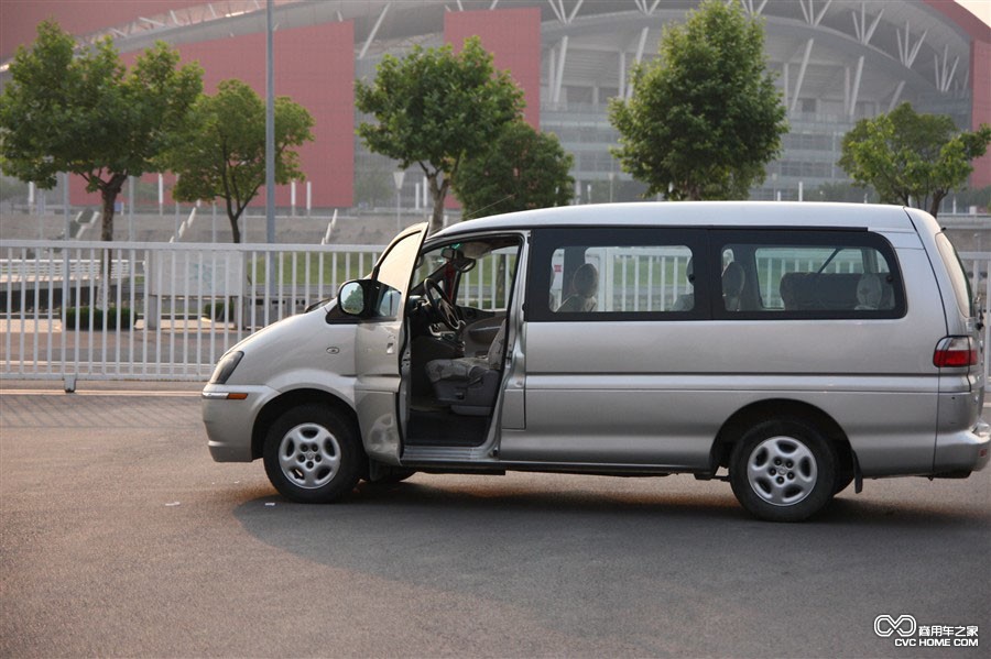 風(fēng)行菱智側(cè)面 商用車之家