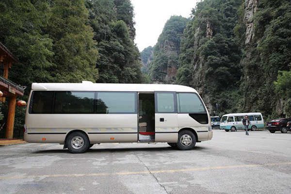 側(cè)圍裝飾條不但有效保護車身側(cè)圍受到意外摩擦，同時增添車身側(cè)圍美觀性 商用車