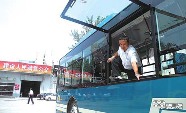 濟(jì)南4700多輛公交車窗改為推拉式 方便逃生 商用車之家
