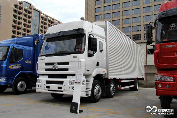 東風(fēng)柳汽商用車營銷年會(huì)現(xiàn)場展車