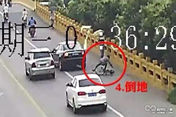 碰瓷新招，行車謹(jǐn)慎路人