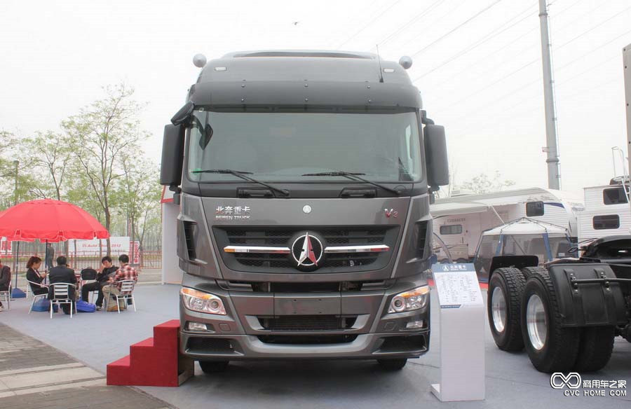 北奔 V3重卡 375馬力 6X4 牽引車(ND42500B33J7)