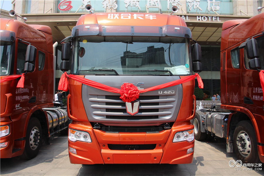聯(lián)合卡車(chē)新U系420馬力6*4牽引車(chē)
