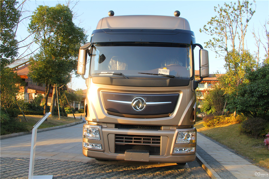 東風(fēng)商用車2016年會牽引車新品
