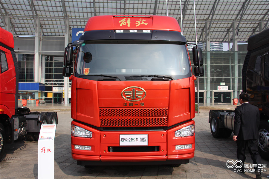 2016解放商務(wù)年會(huì)展車 J6P 6*2領(lǐng)航版牽引車