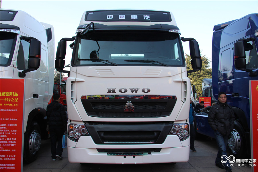 2016中國重汽商務(wù)年會(huì)展車 豪沃T7H 6*4 13升LNG牽引車