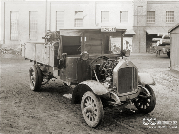 1924年，曼恩第一輛柴油直噴發(fā)動(dòng)機(jī)卡車(chē)誕生。.jpg